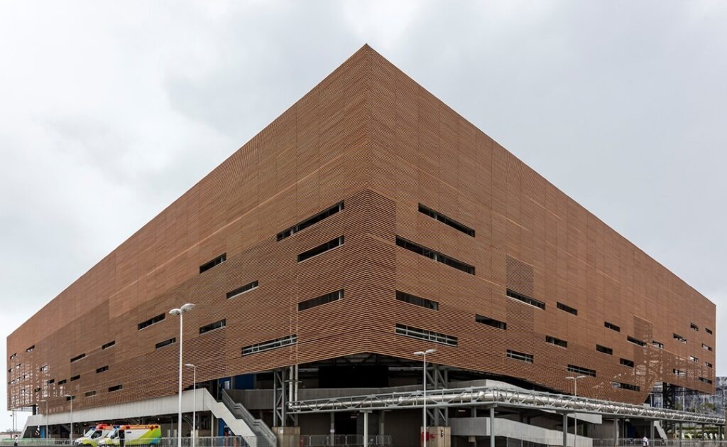 دانلود پاورپوینت تحلیل و بررسی 2 نمونه مجموعه ورزشی خارجی