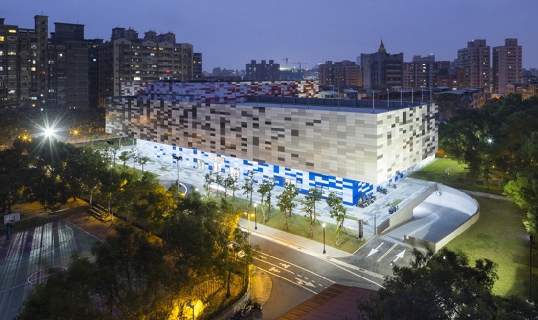 دانلود پاورپوینت تحلیل و بررسی 2 نمونه مجموعه ورزشی خارجی