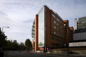 دانلود پاورپوینت نمونه موردی بیمارستان کودکان اولینا