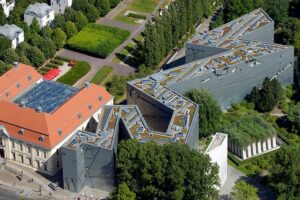 پاورپوینت تحلیل موزه یهود برلین 